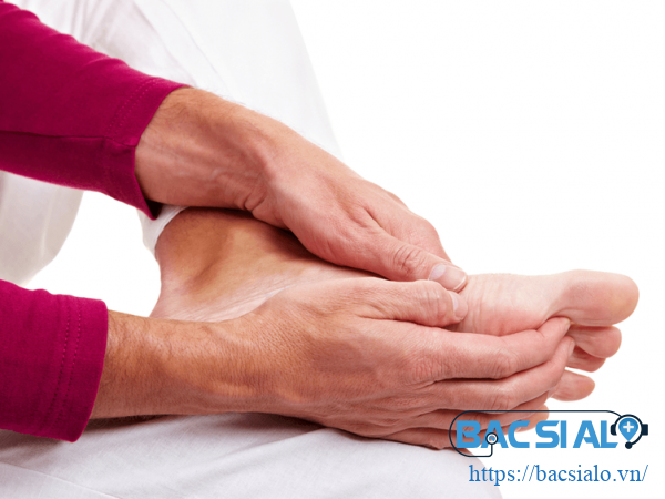 Thăm khám bác sĩ để chẩn đoán bệnh chính xác