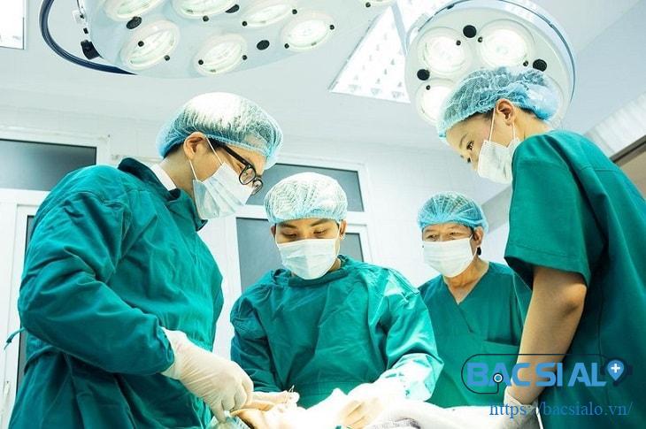 dau khop hang phai lam sao 3 min Phẫu thuật khớp háng khi bị biến chứng